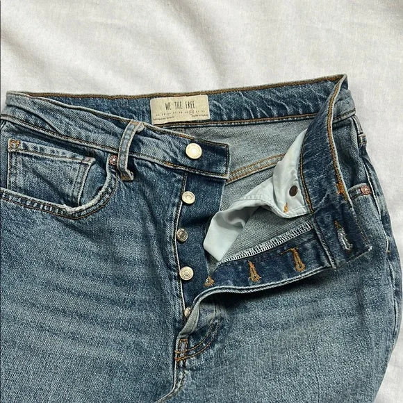 Free People’s We The Free Blue Ankle Cropped  with Classic Medium Wash Size 30 - Picture 3 of 7